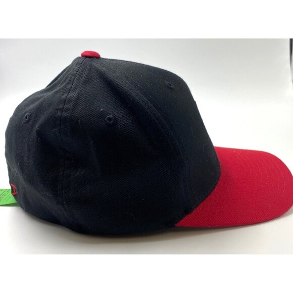 Flexfit Hat La Tee Da 5 Panel Small Medium Black Red Logo Yupoong - Picture 5 of 8